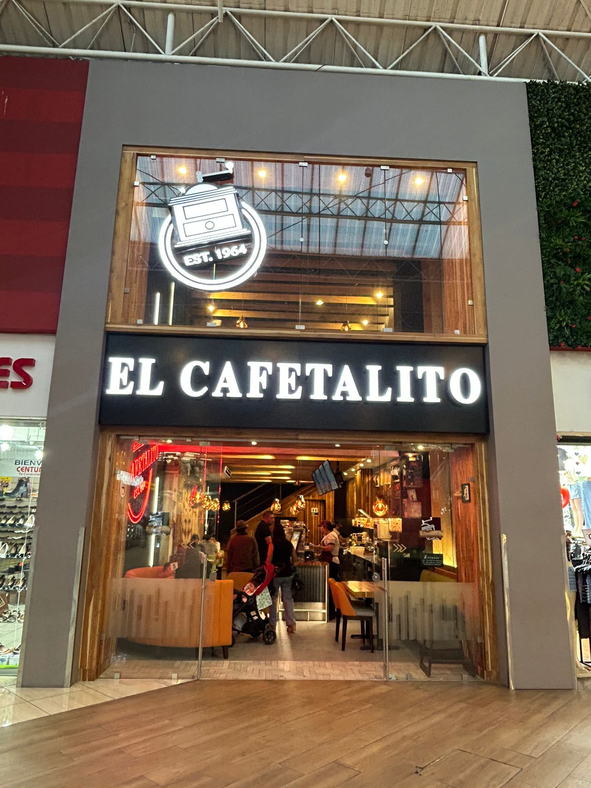 El Cafetalito Metronorte — Fachada comercial de vidrio por Vector Glass