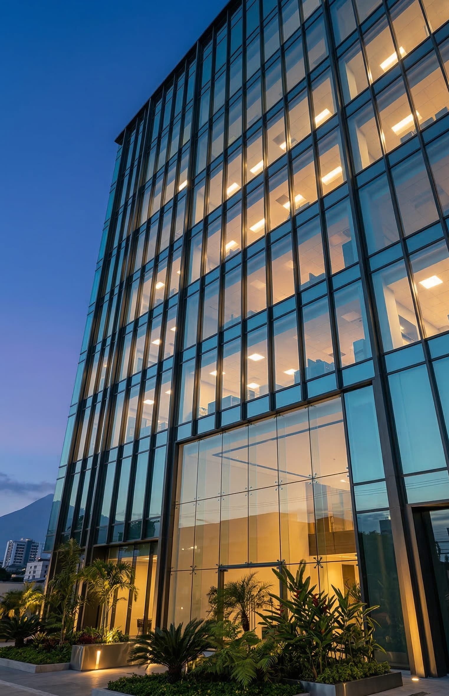 Fachada comercial de vidrio arquitectónico